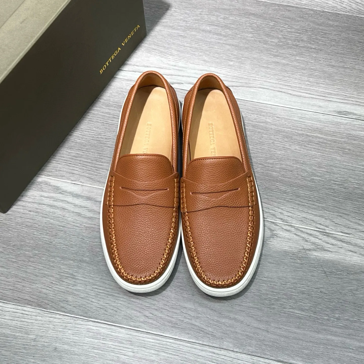 Ex-factory price 480 BV〰️Purely handmade classic men's beanie shoes👉👉driving shoes, slip-on shoes, made of Italian imported cowhide, 💕water-dyed cowhide lining, 🔊original outsole, waterproof platform design, comfortable for the feet. A good choice for traveling and driving, three colors available, code number: 38-44, (45 can be customized)